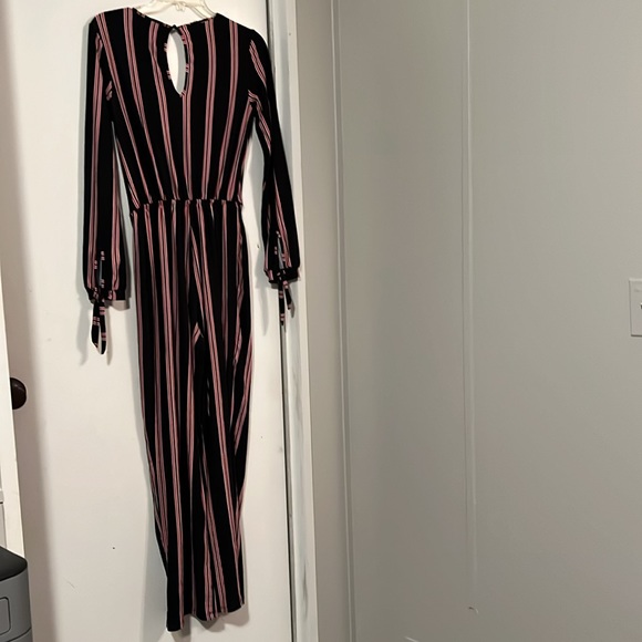 Derek Heart long sleeve jumpsuit for women. Size M - Picture 7 of 7